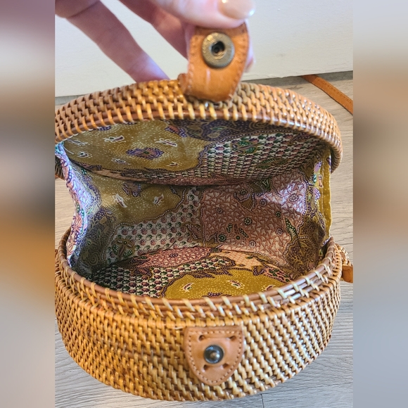Round Woven Rattan Purse - Picture 3 of 3
